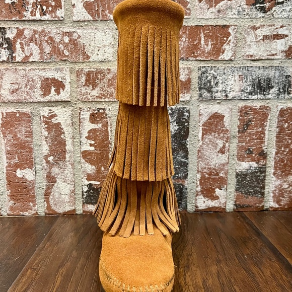 Minnetonka 3 Layer Fringe Brown Boots - Picture 4 of 11